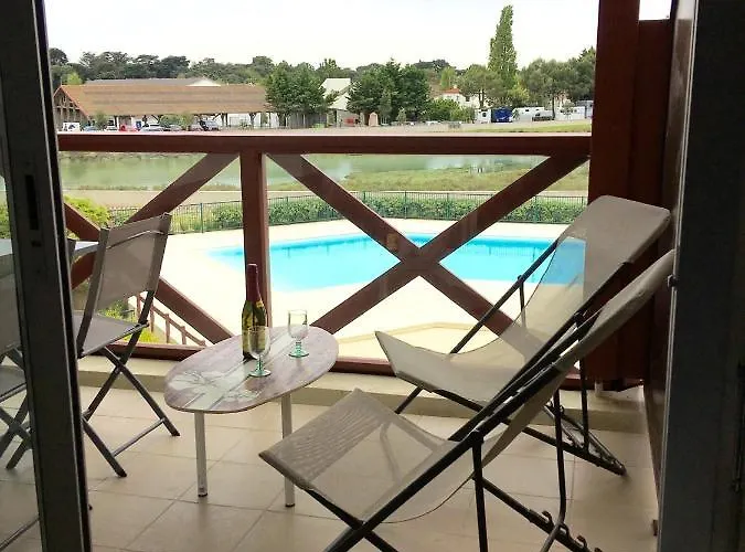 Cosy Avec Piscine Partagee - - 30 M² *