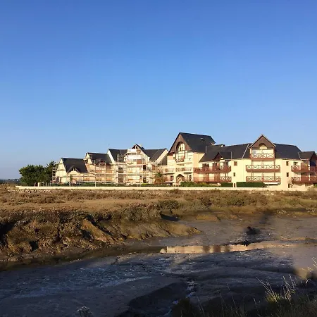 Appartement D'une A A 600 M De La Avec Vue Sur La Piscine Partagee Et Jardin Clos Guérande