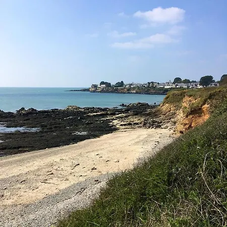 D'une A A 600 M De La Avec Vue Sur La Piscine Partagee Et Jardin Clos Appartement Guérande