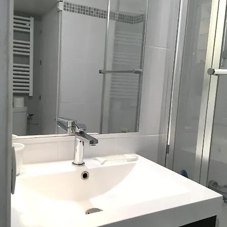 Cosy Avec Piscine Partagee - - 30 M²