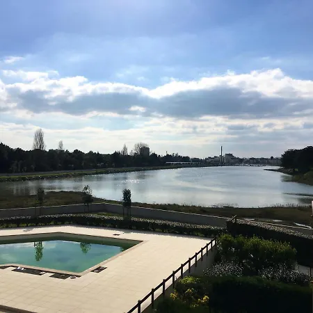 Appartement D'une A A 600 M De La Avec Vue Sur La Piscine Partagee Et Jardin Clos *