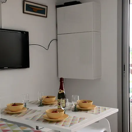 Cosy Avec Piscine Partagee - - 30 M²