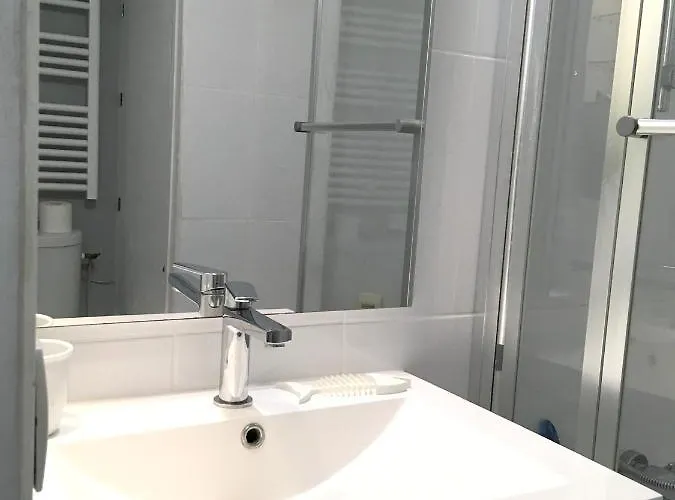 Cosy Avec Piscine Partagée - - 30 M²